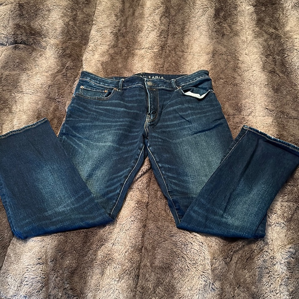 Men’s American Eagle jeans.